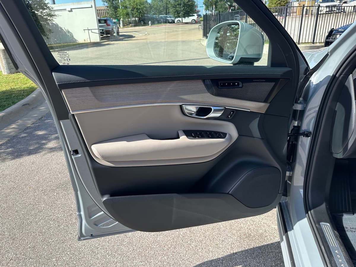 2026 Volvo XC90 - Image 17