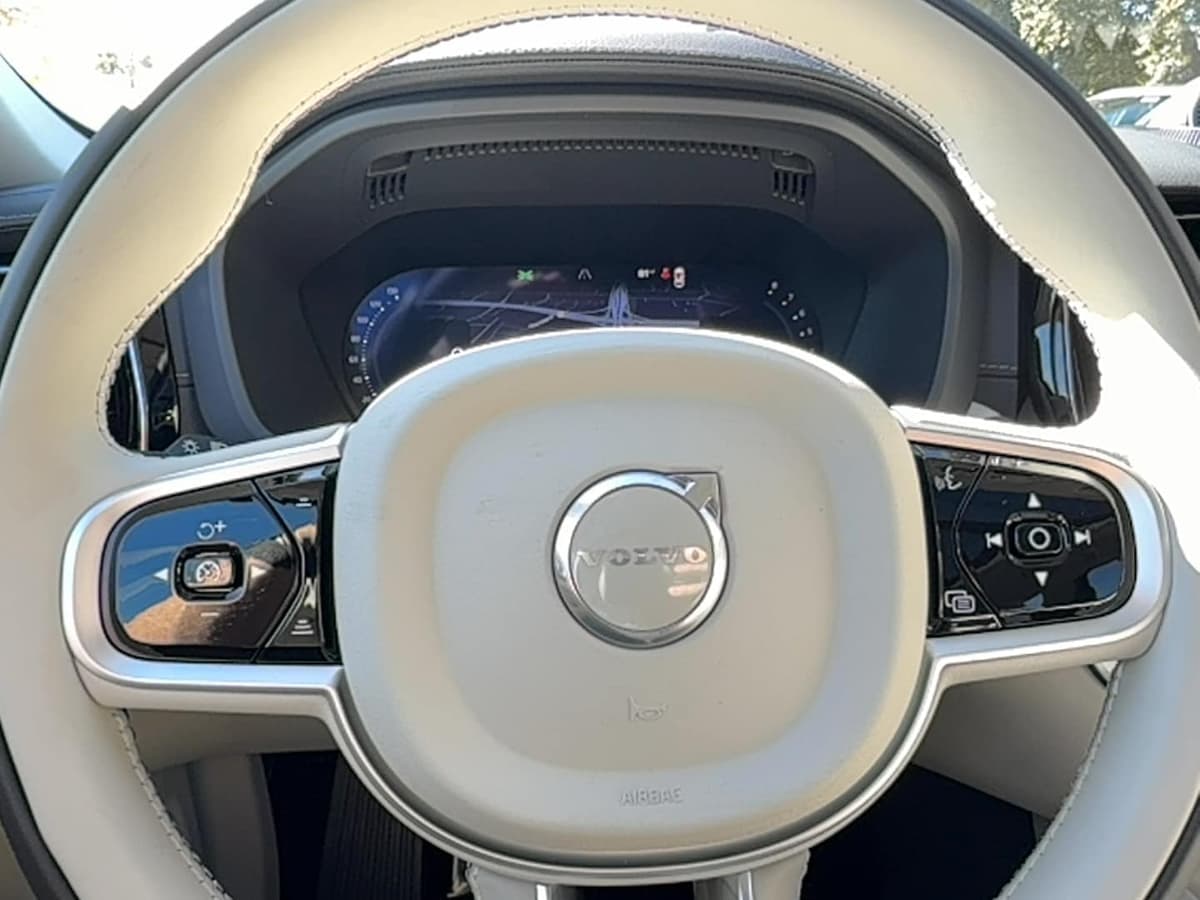 2026 Volvo XC60 - Image 20