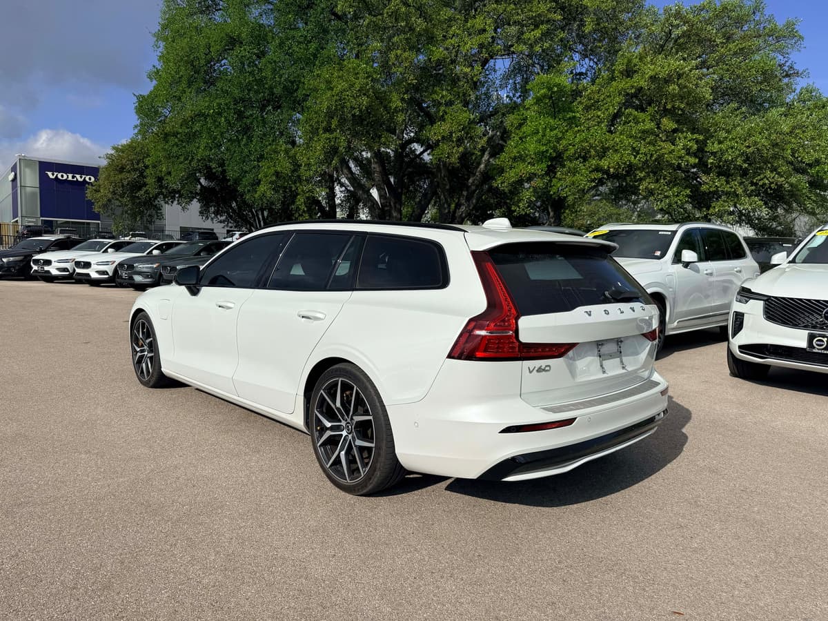 2024 Volvo V60 plug-in hybrid - Image 4