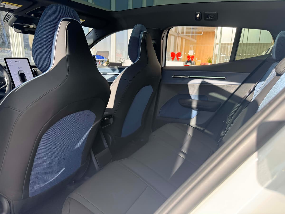 2026 Volvo EX30 - Image 10