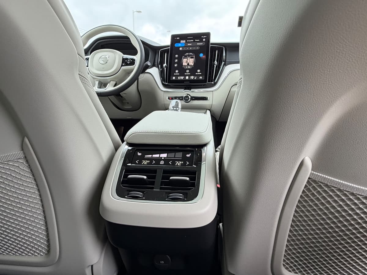 2026 Volvo XC60 - Image 11