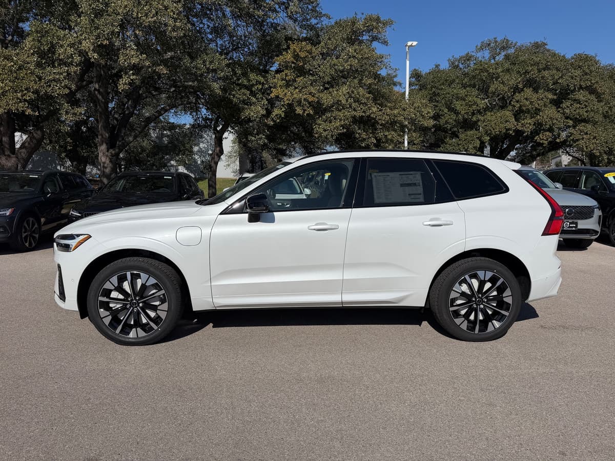 2026 Volvo XC60 plug-in hybrid - Image 3