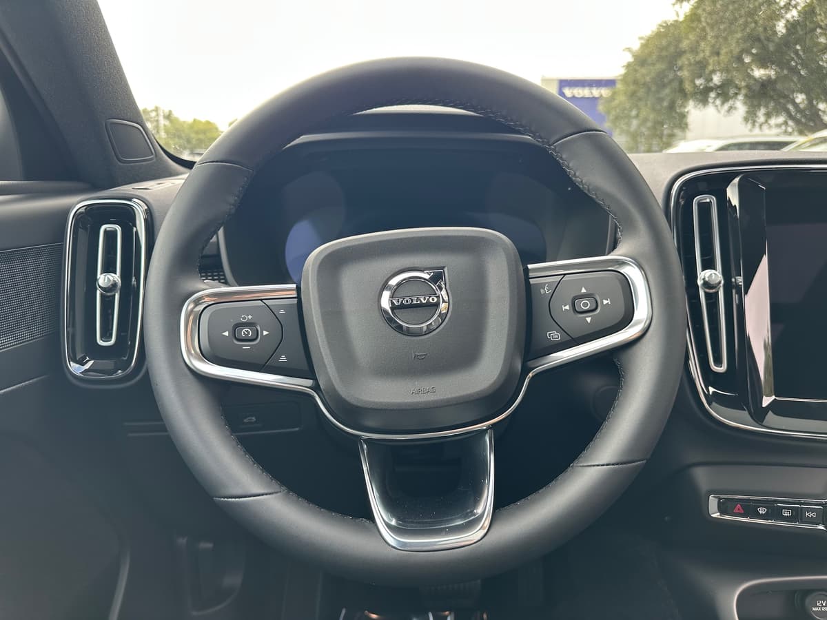 2026 Volvo EX40 - Image 14