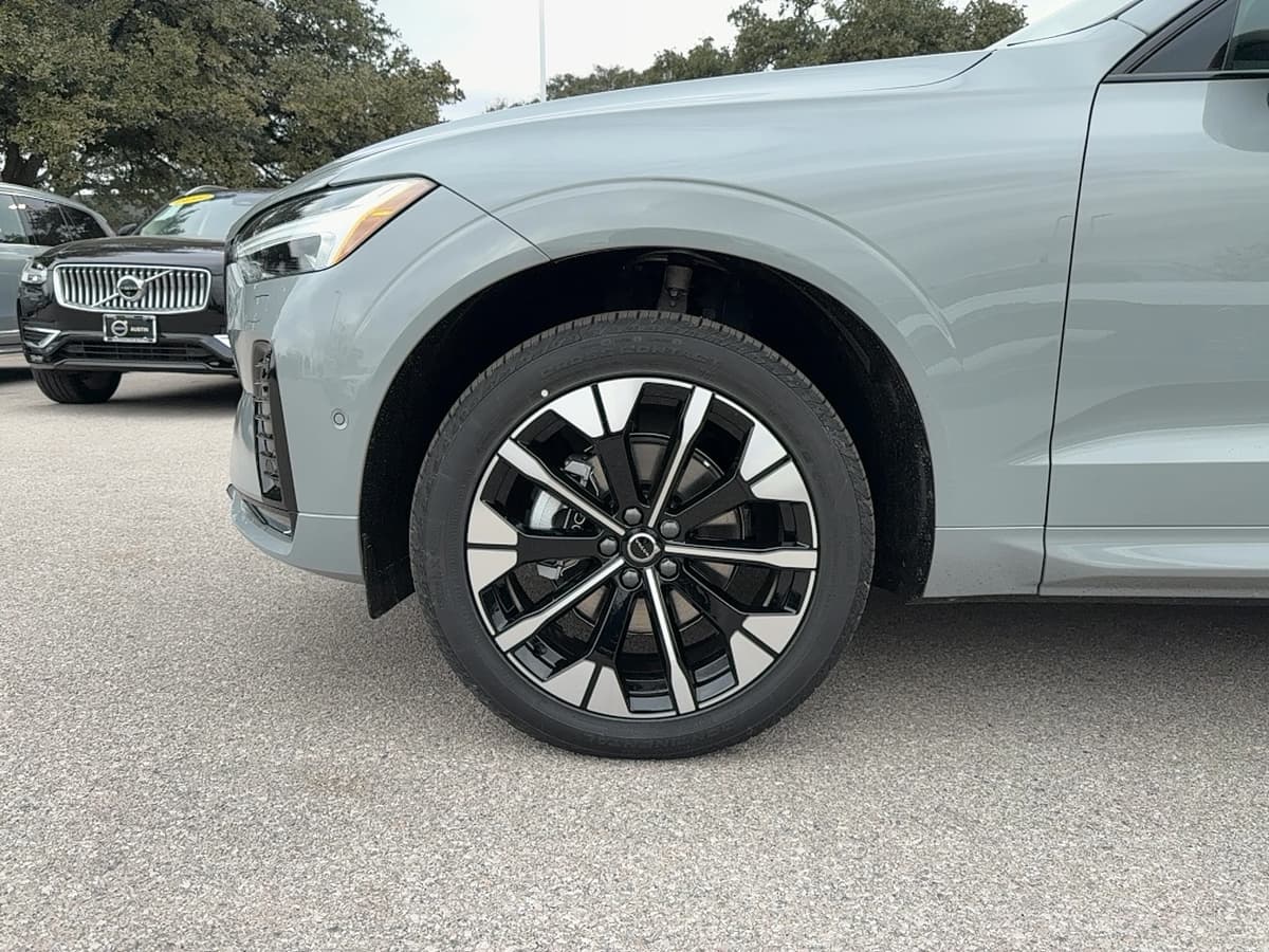 2026 Volvo XC60 - Image 9