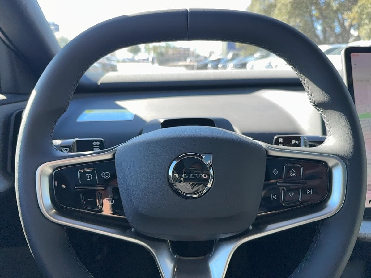 2026 Volvo EX30 - Image 18