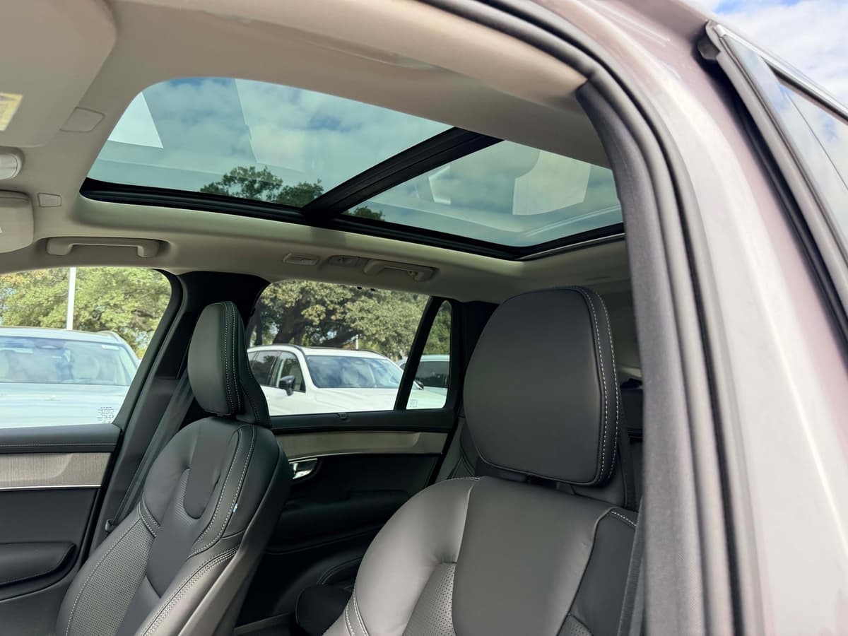 2026 Volvo XC90 - Image 13