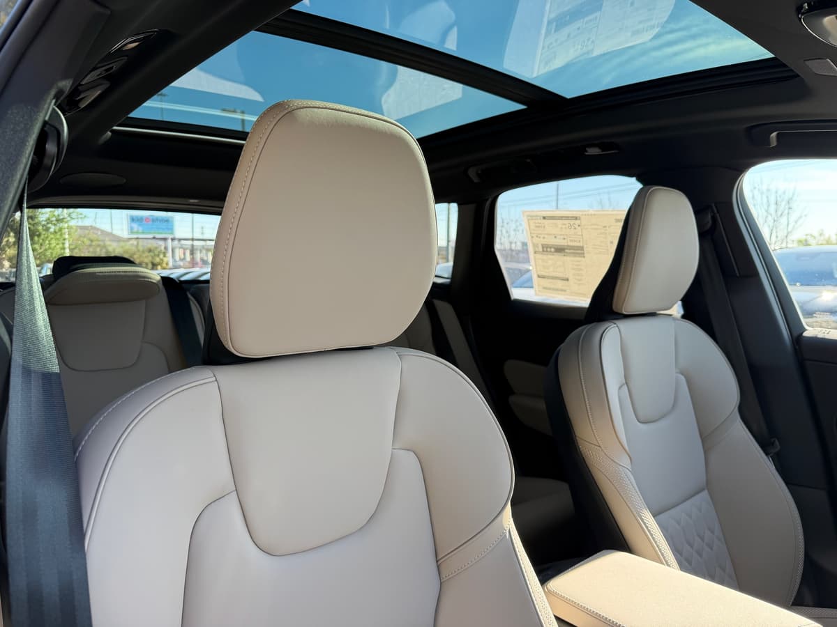 2026 Volvo XC60 - Image 9