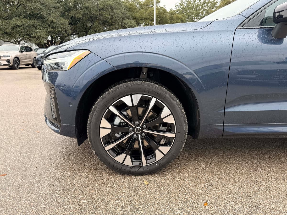 2026 Volvo XC60 - Image 9