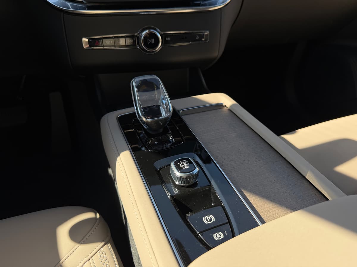 2026 Volvo XC90 plug-in hybrid - Image 14