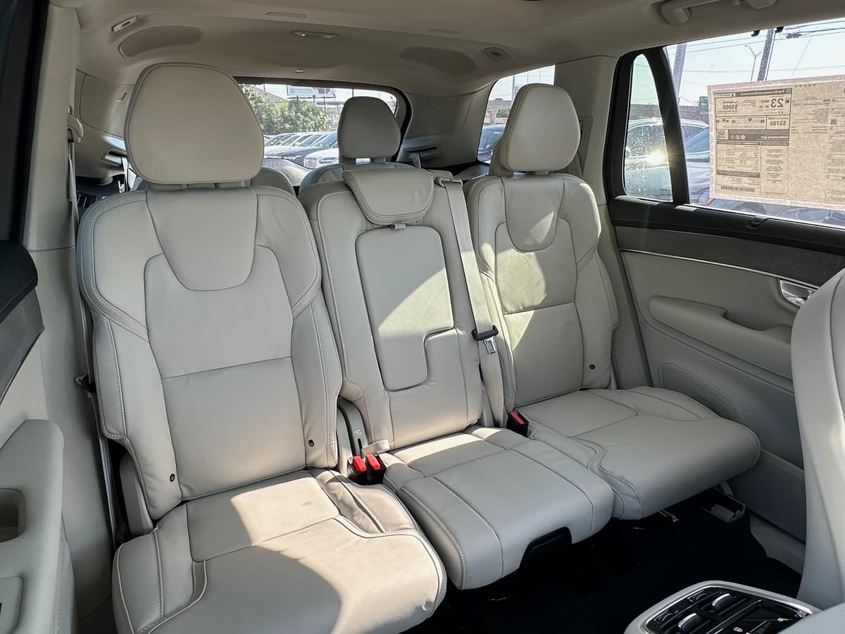 2026 Volvo XC90 - Image 10