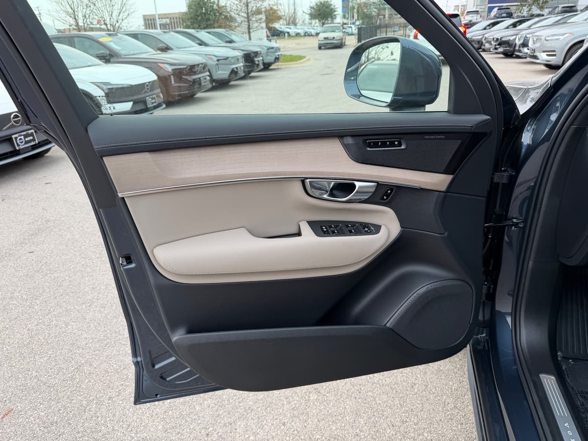 2026 Volvo XC90 - Image 17
