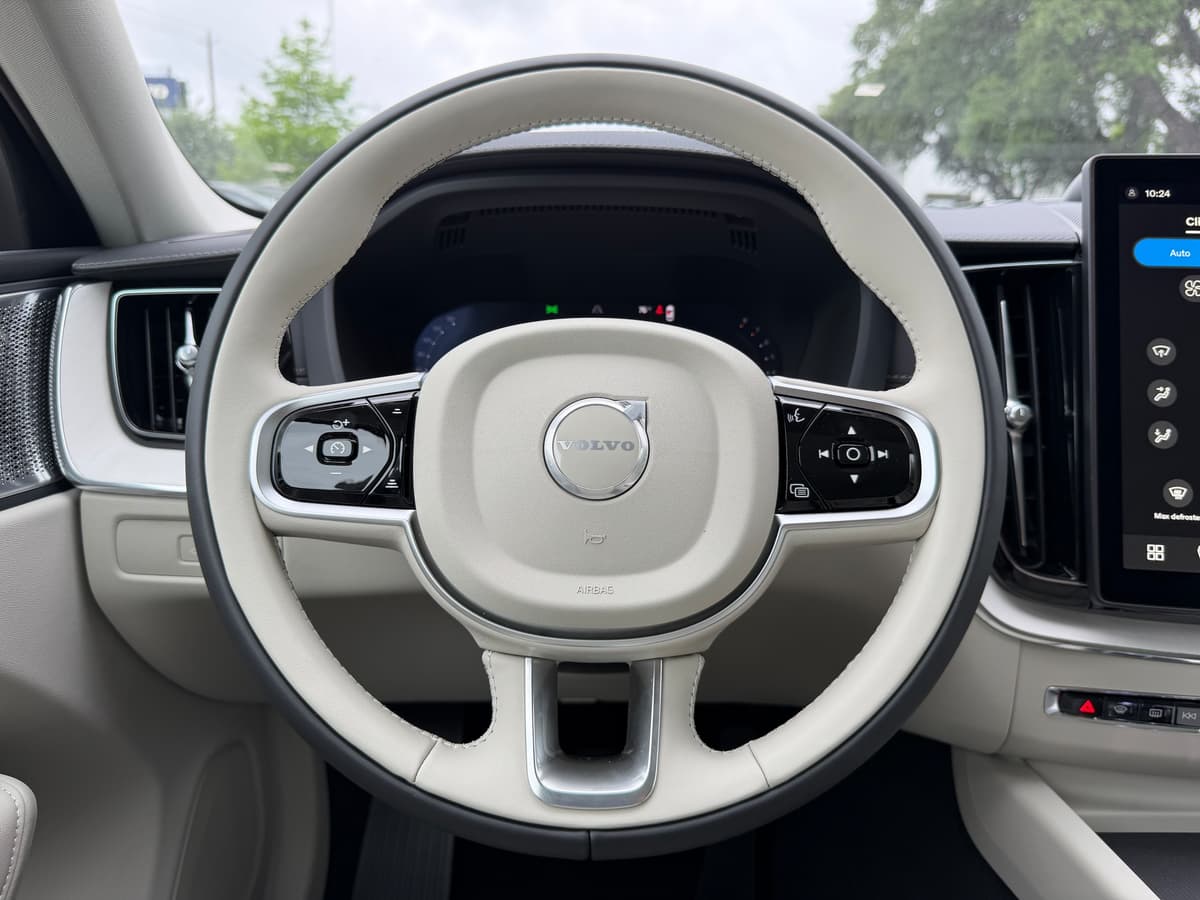 2026 Volvo XC60 - Image 14