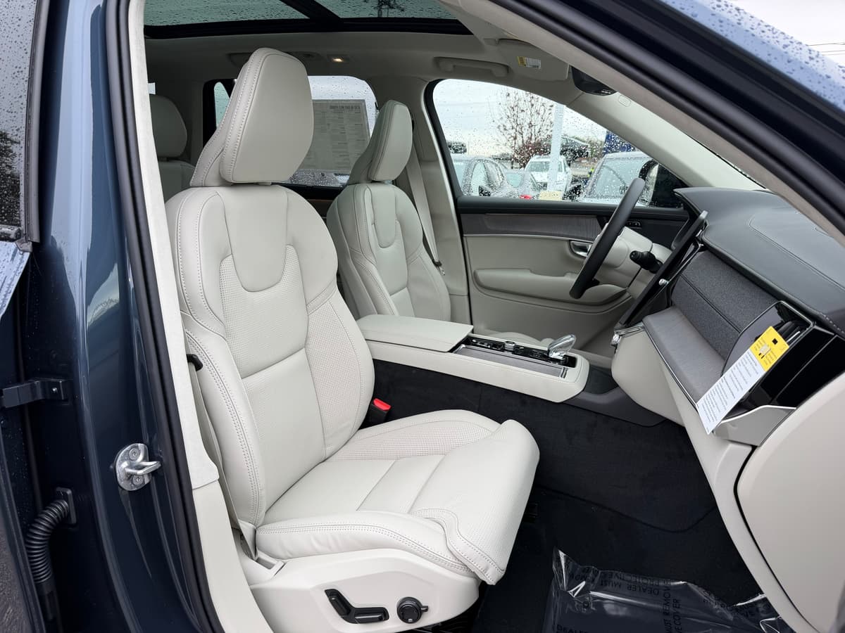 2026 Volvo XC90 - Image 8