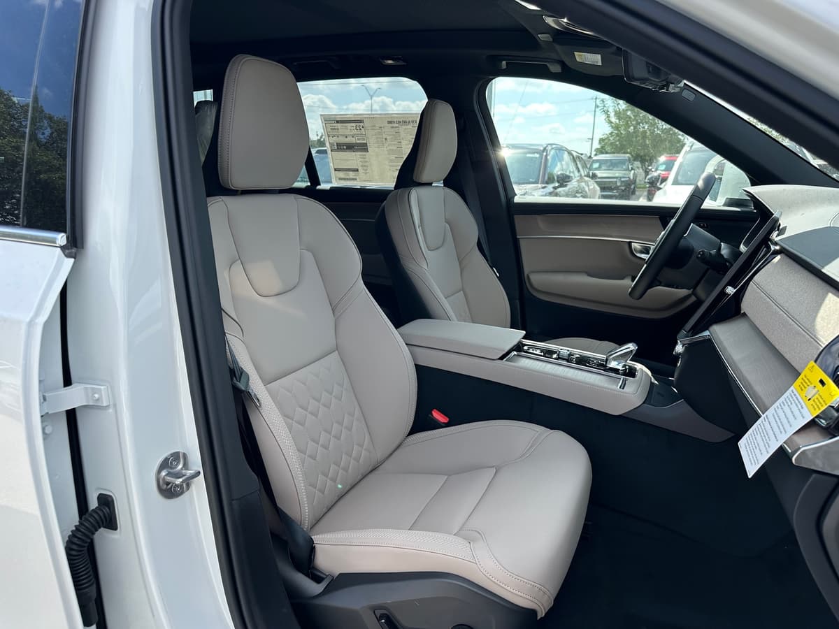 2026 Volvo XC90 - Image 8