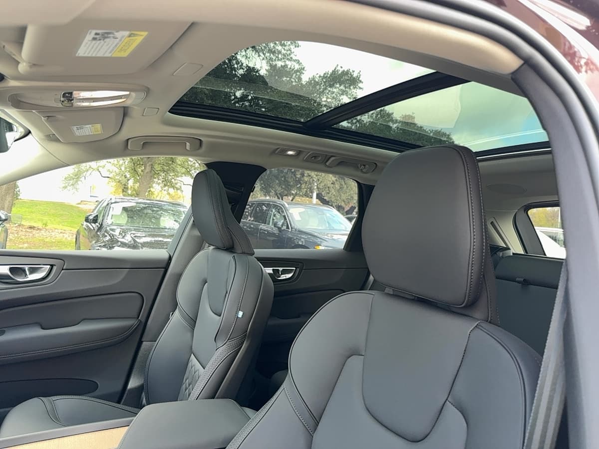 2026 Volvo XC60 - Image 12