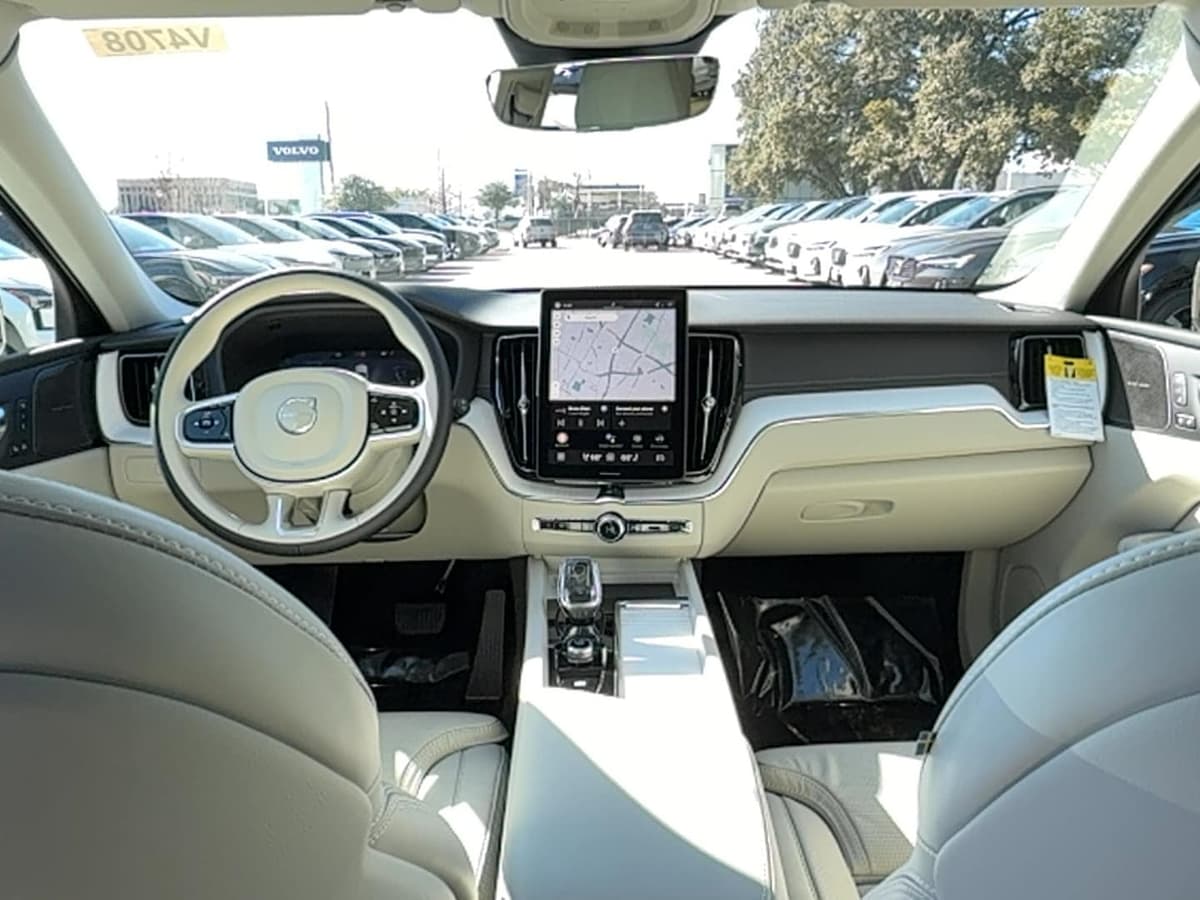 2026 Volvo XC60 - Image 17