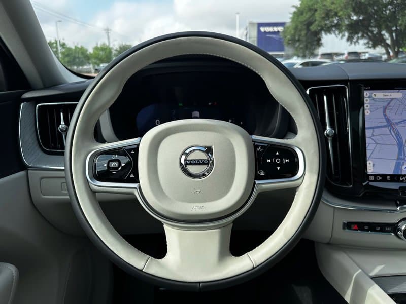 2025 Volvo XC60 - Image 13