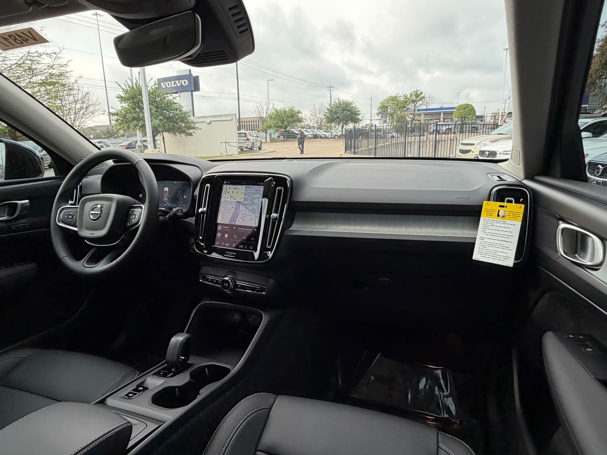 2026 Volvo XC40 - Image 10