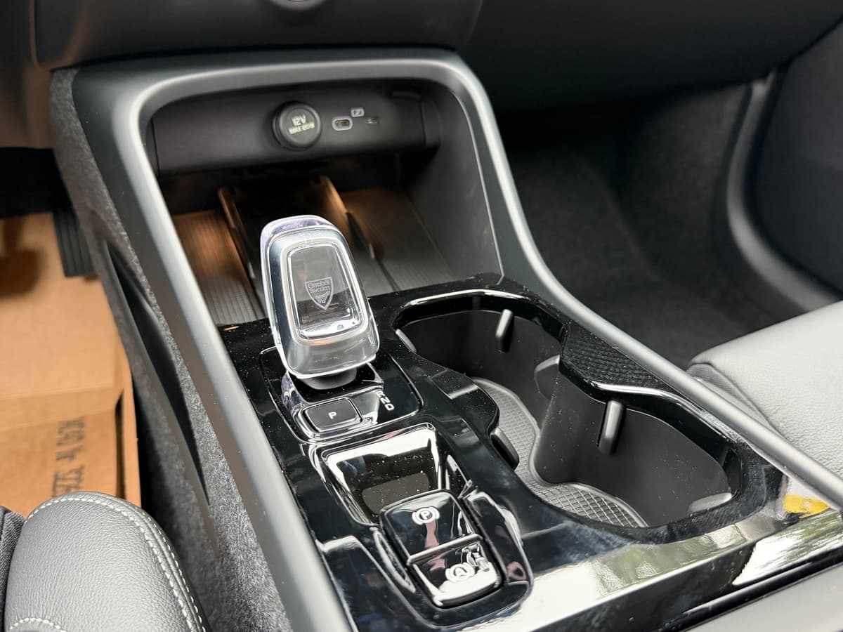 2026 Volvo XC40 - Image 12