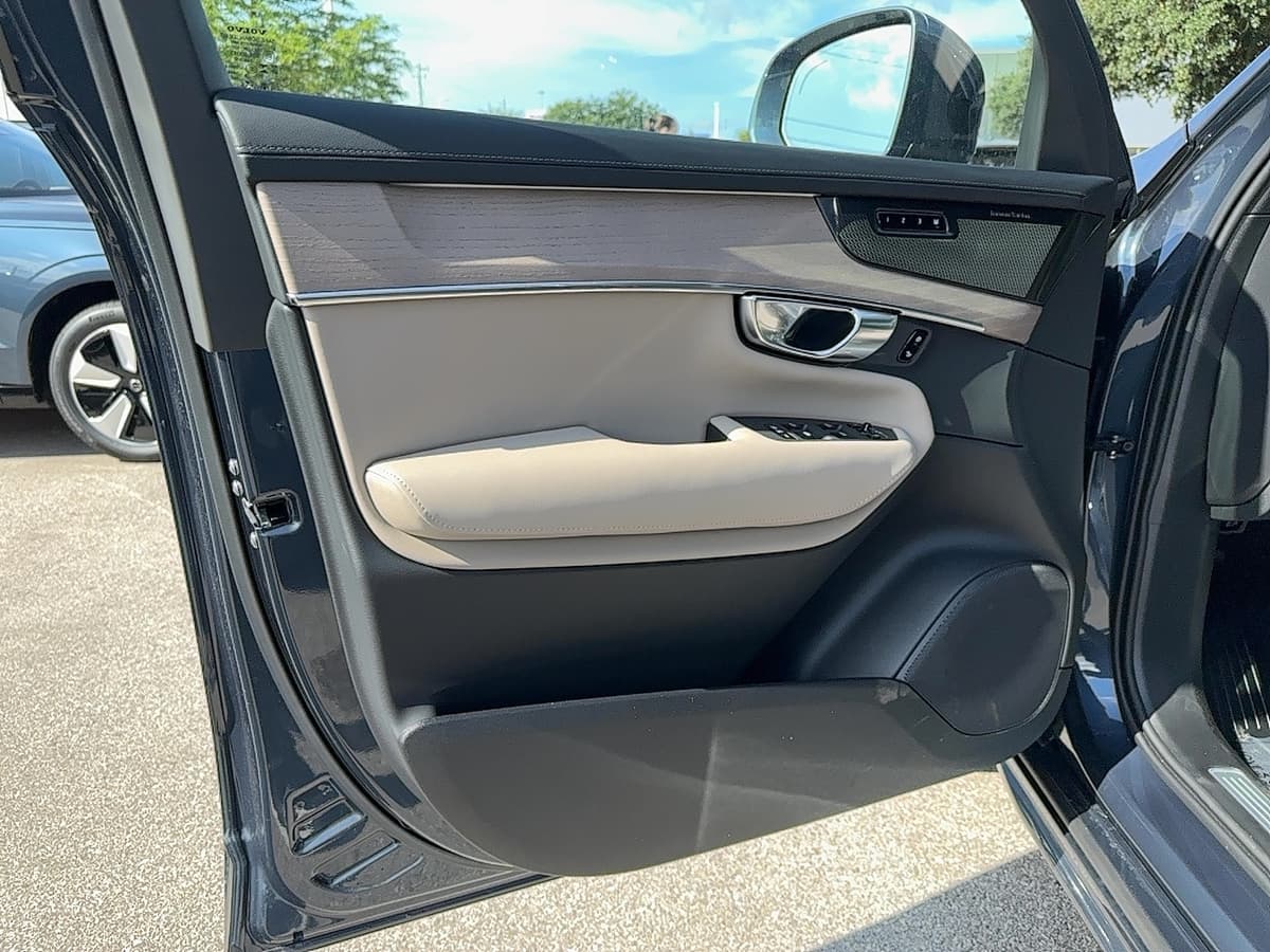 2026 Volvo XC90 - Image 9