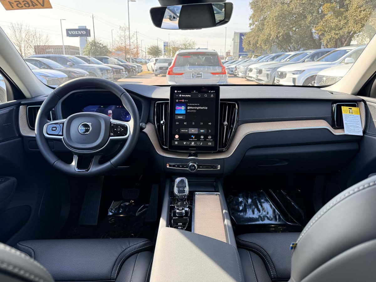 2026 Volvo XC60 - Image 17