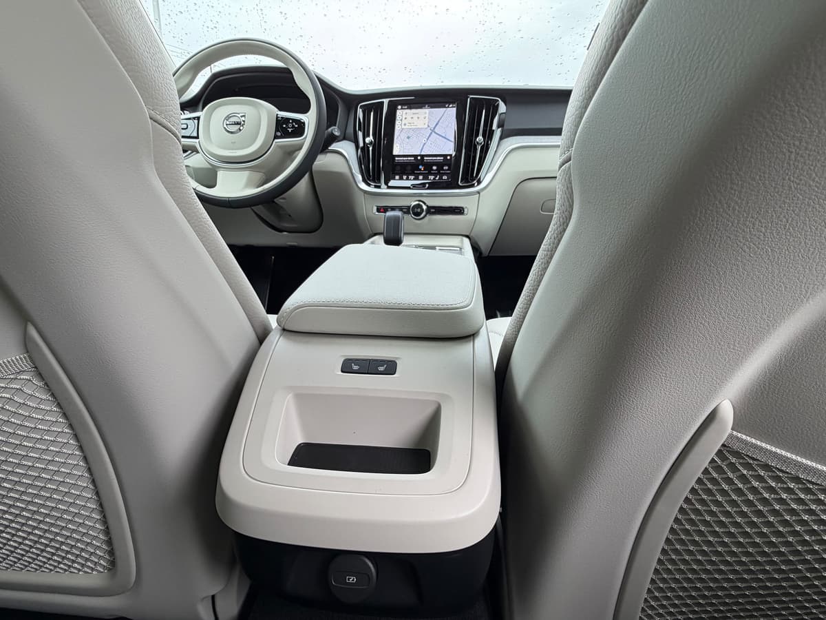 2026 Volvo V60 Cross Country - Image 11