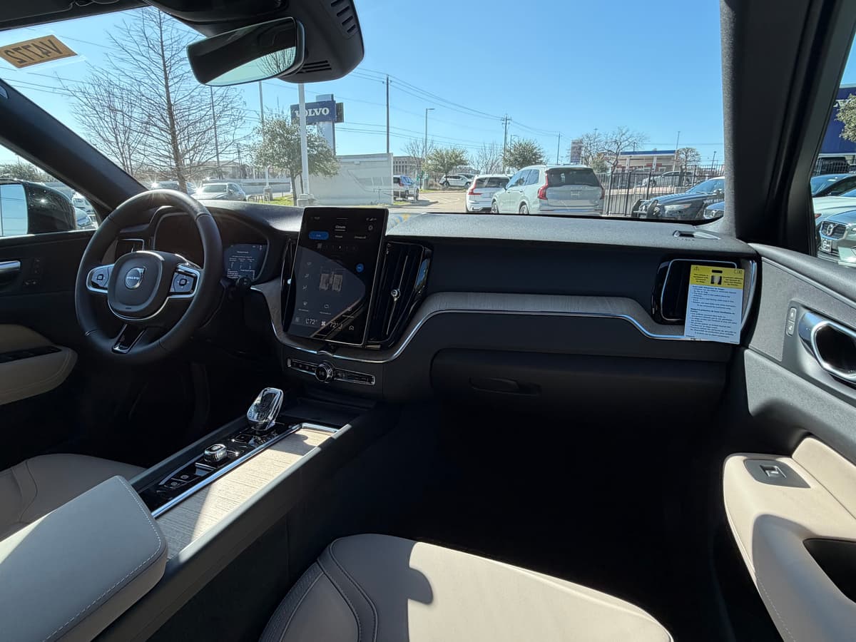 2026 Volvo XC60 - Image 10