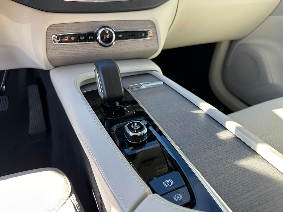 2025 Volvo XC90 - Image 9