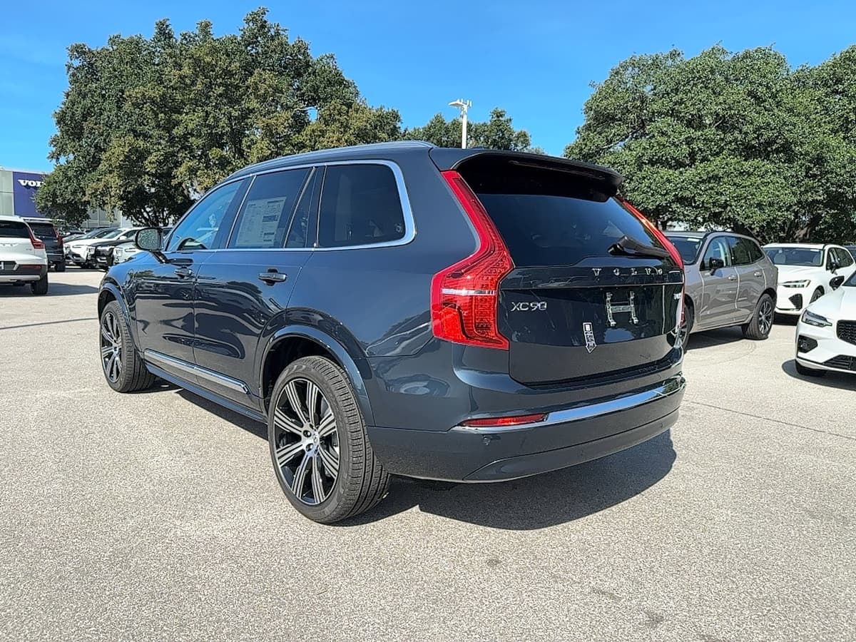 2025 Volvo XC90 plug-in hybrid - Image 4