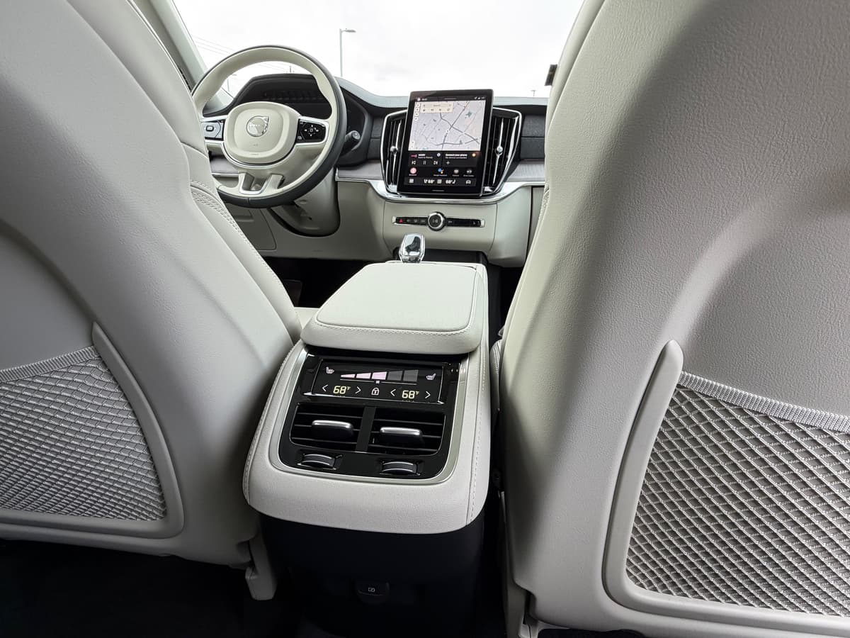 2026 Volvo XC90 - Image 11