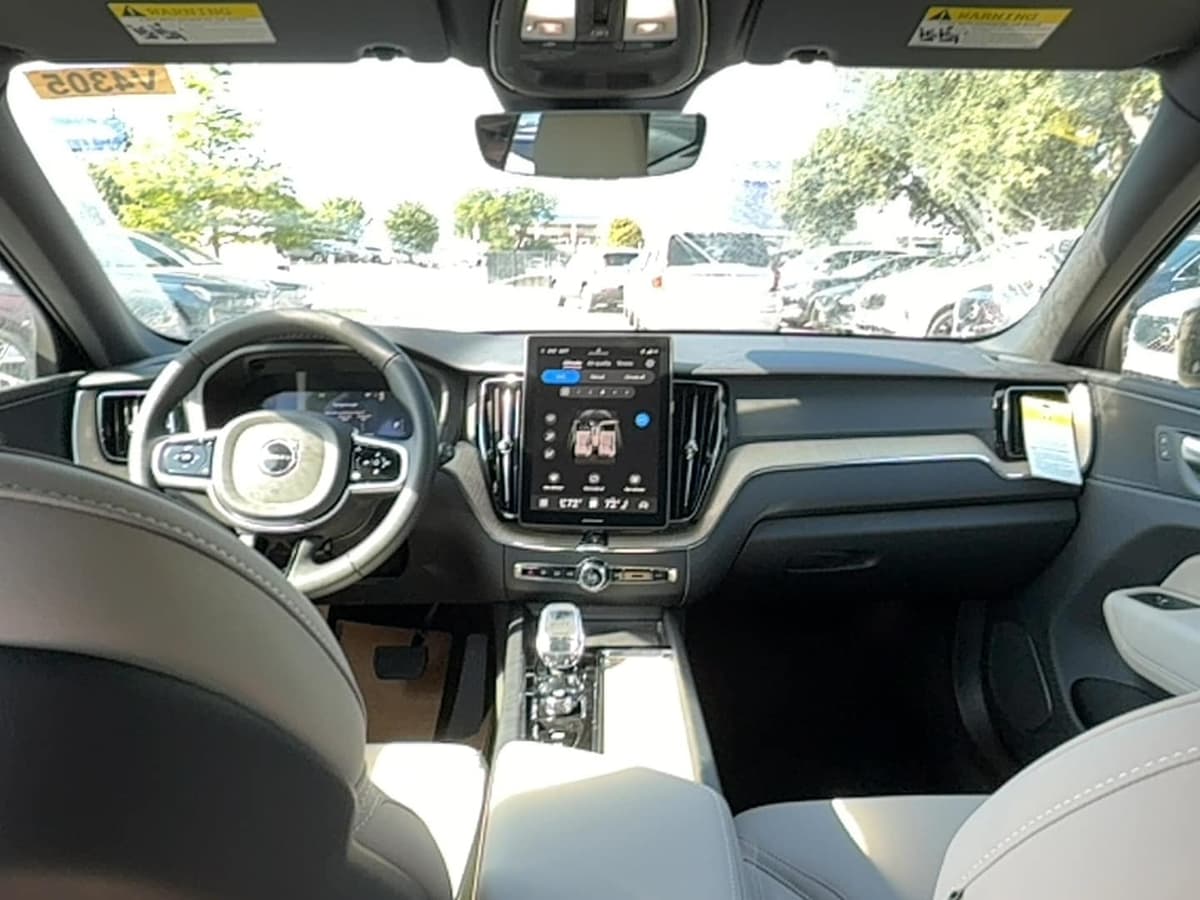 2026 Volvo XC60 - Image 16