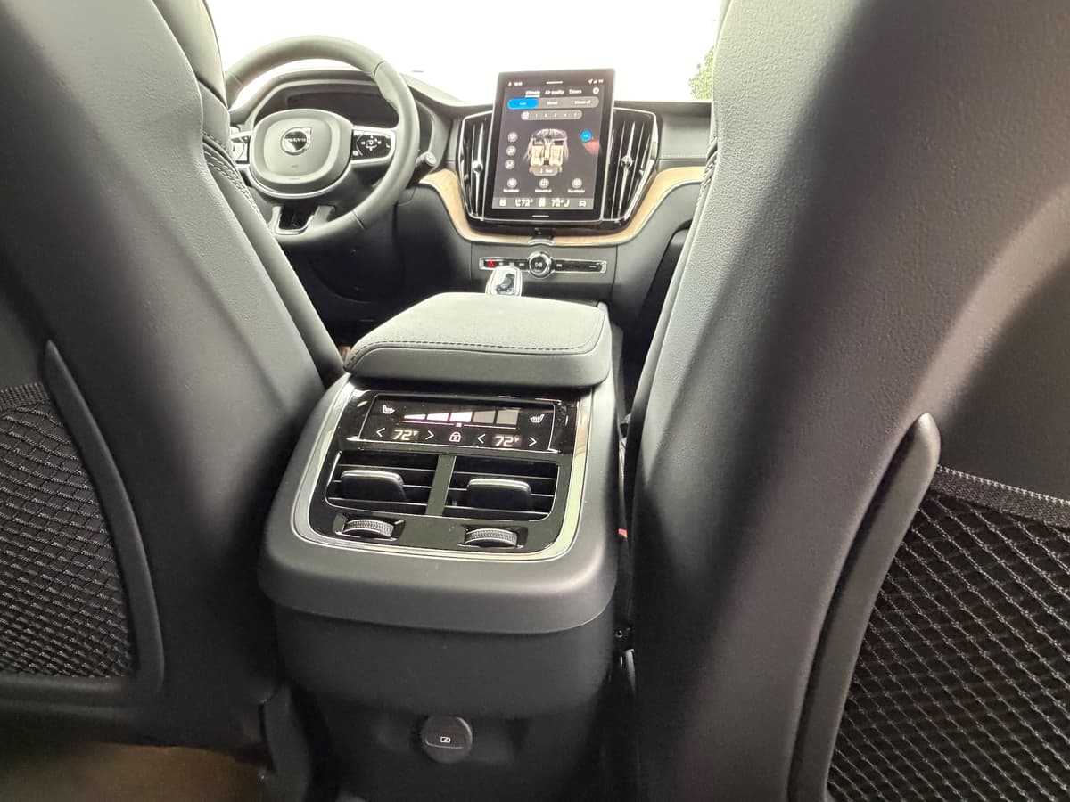 2026 Volvo XC60 - Image 11