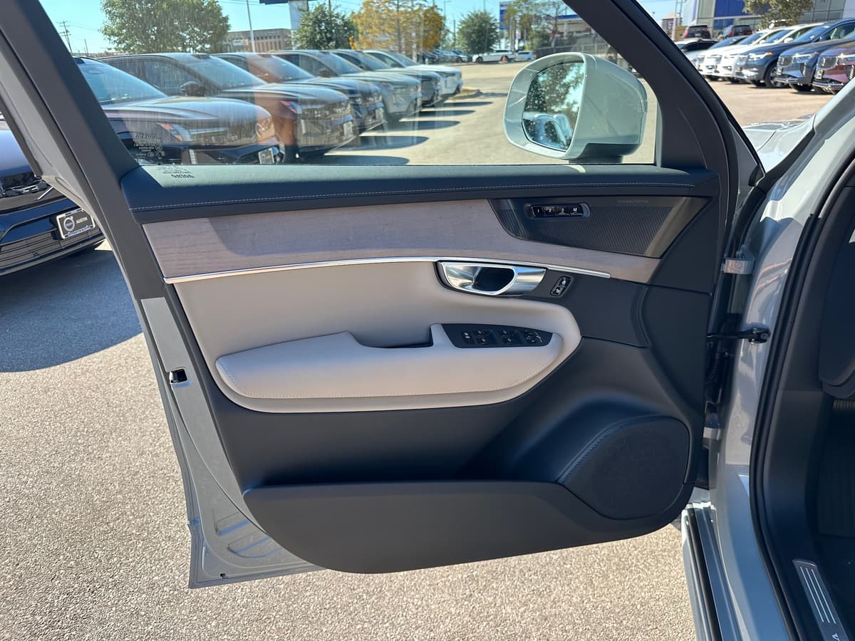 2026 Volvo XC90 - Image 18