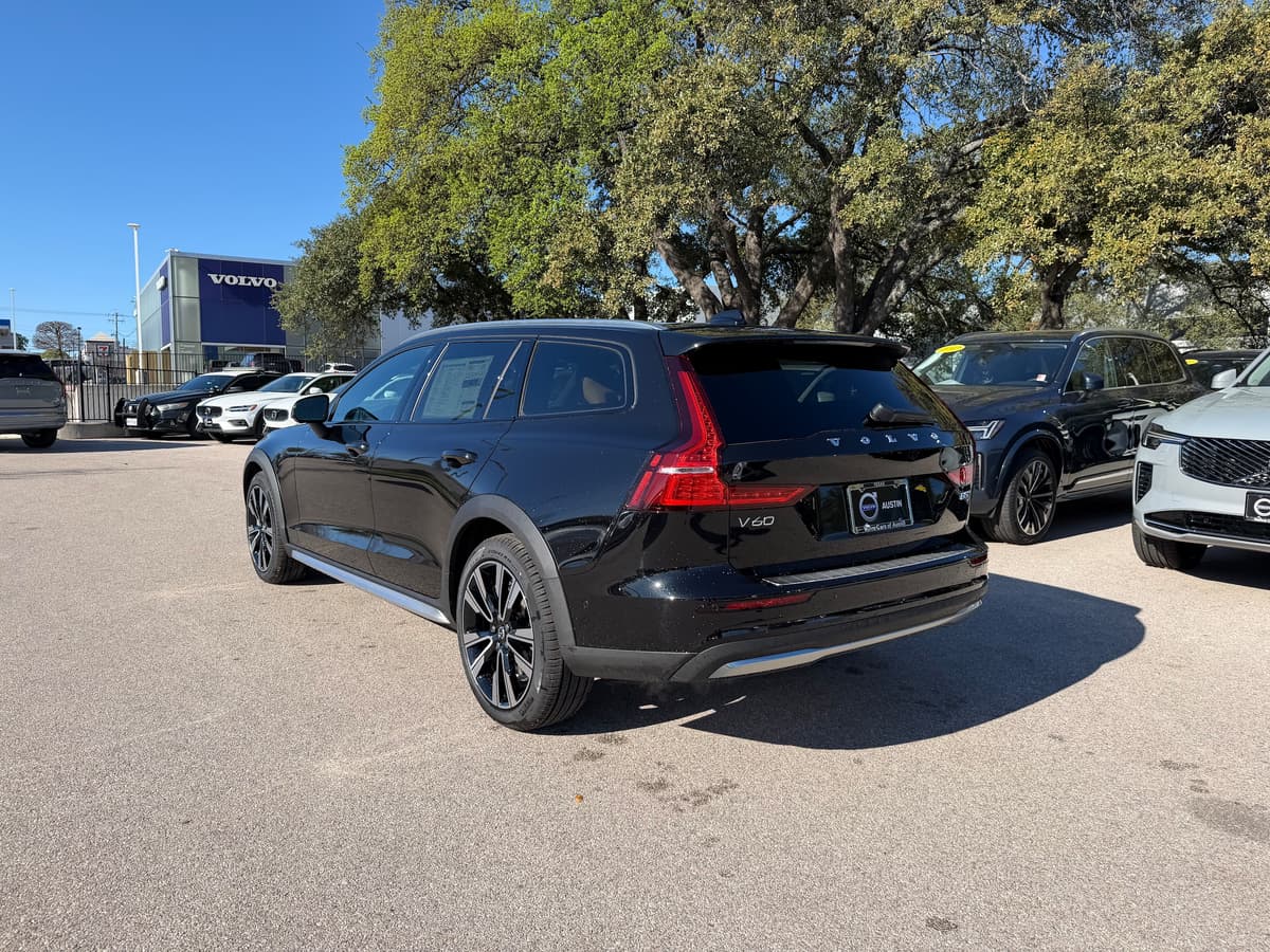2026 Volvo V60 Cross Country - Image 4