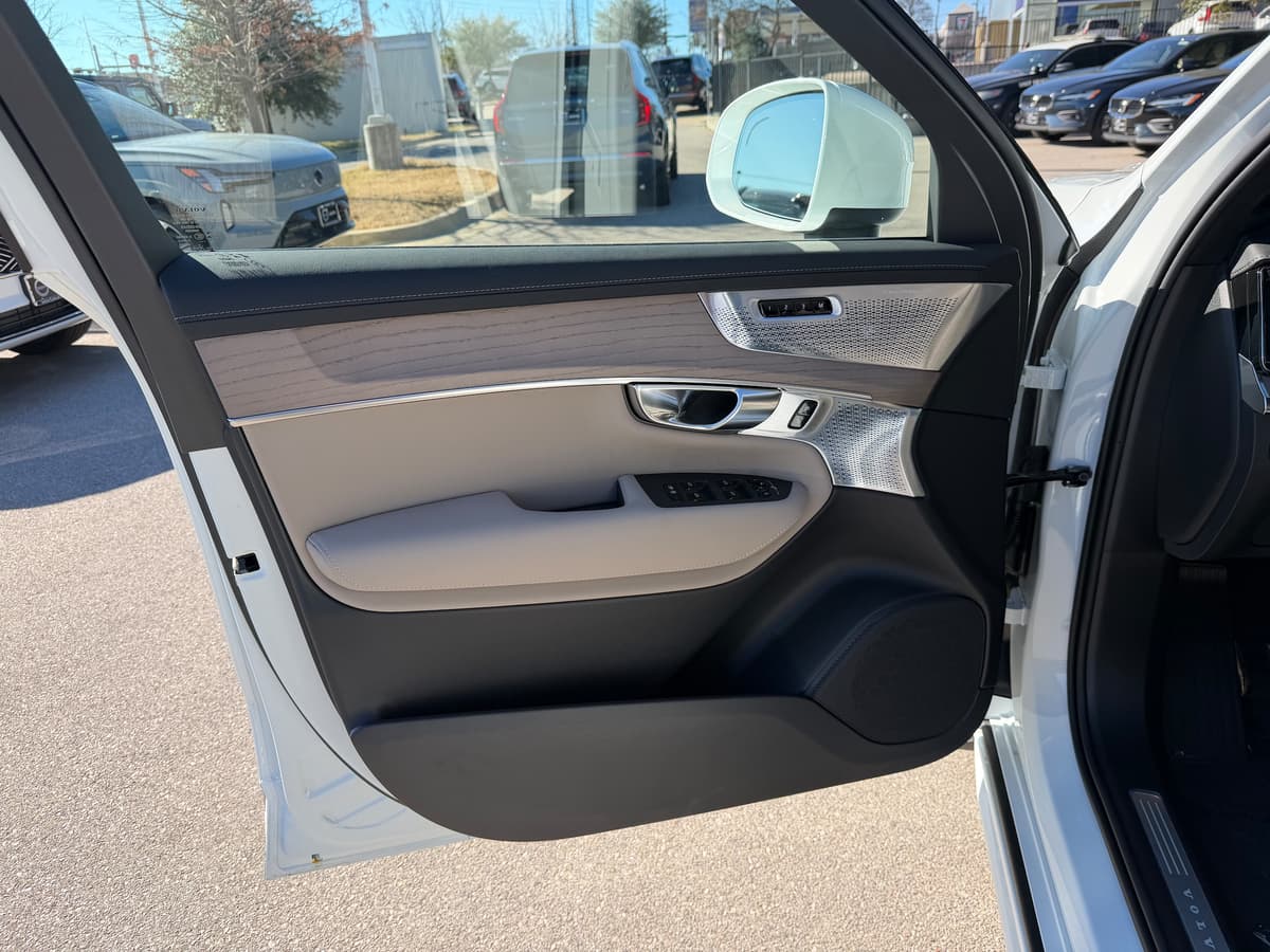 2026 Volvo XC90 plug-in hybrid - Image 19