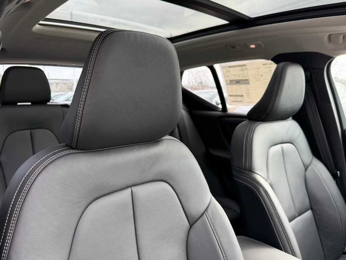 2026 Volvo XC40 - Image 9