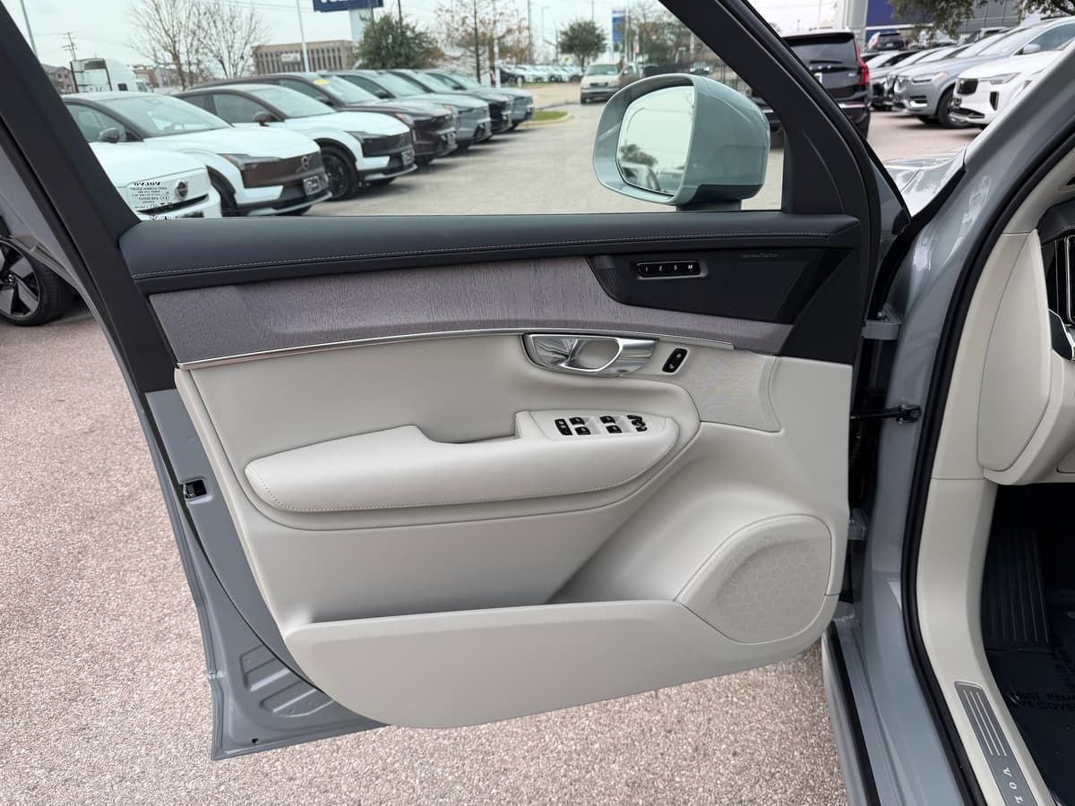 2026 Volvo XC90 - Image 17