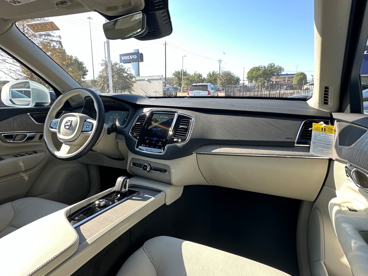 2025 Volvo XC90 plug-in hybrid - Image 10