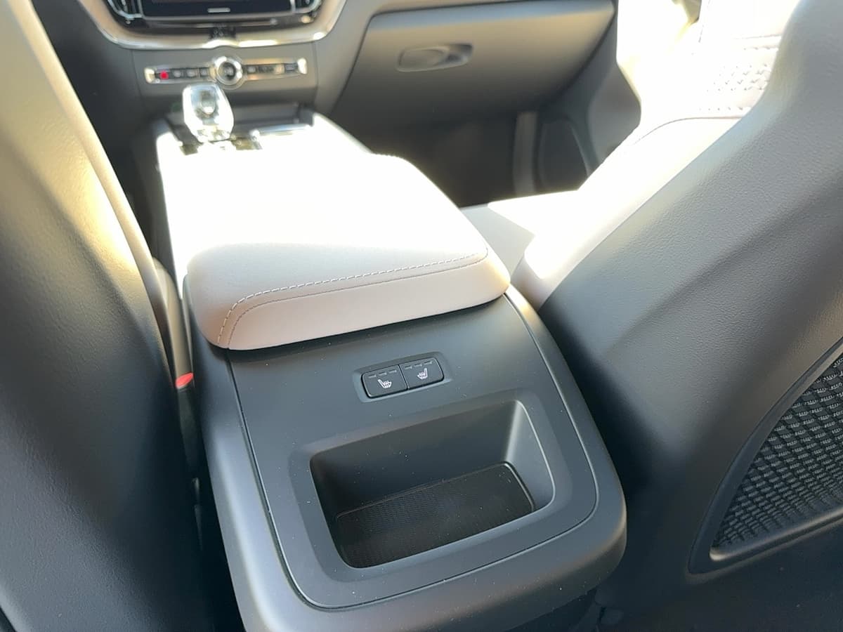 2026 Volvo XC60 - Image 16