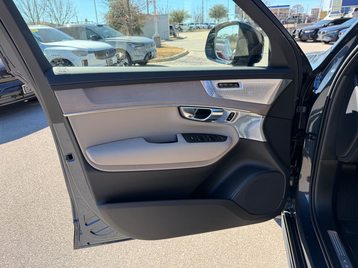 2026 Volvo XC90 - Image 18