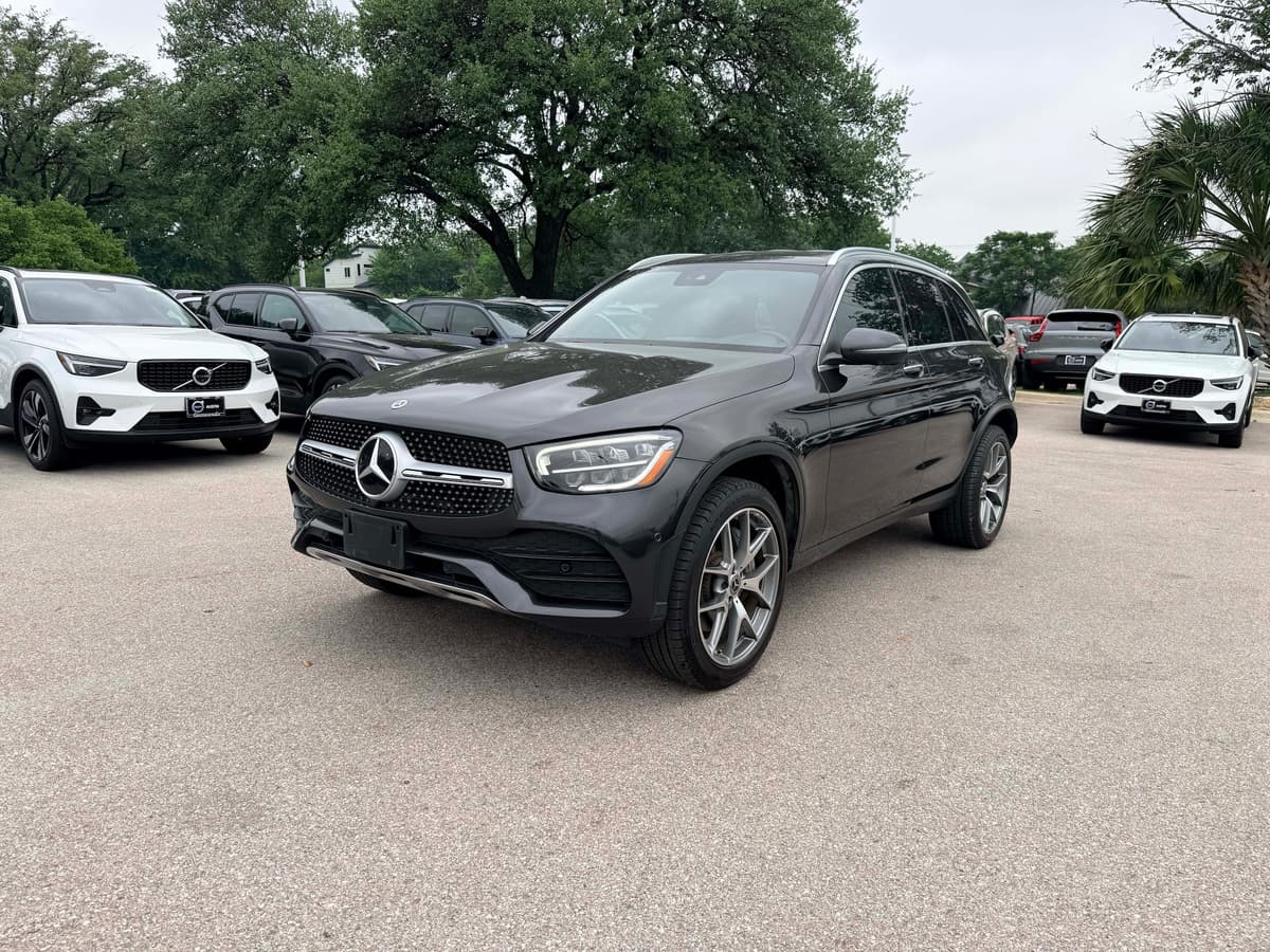 2022 Mercedes-Benz GLC 300 - Image 2