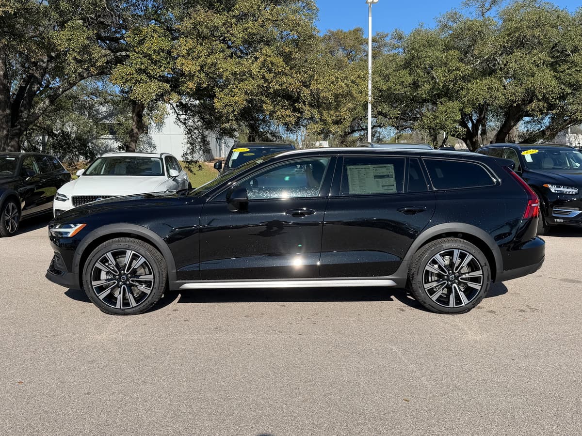 2026 Volvo V60 Cross Country - Image 3