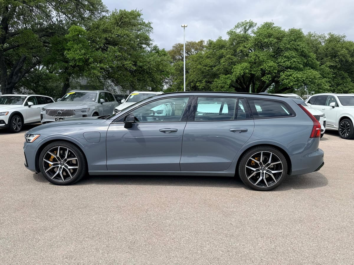 2024 Volvo V60 plug-in hybrid - Image 3