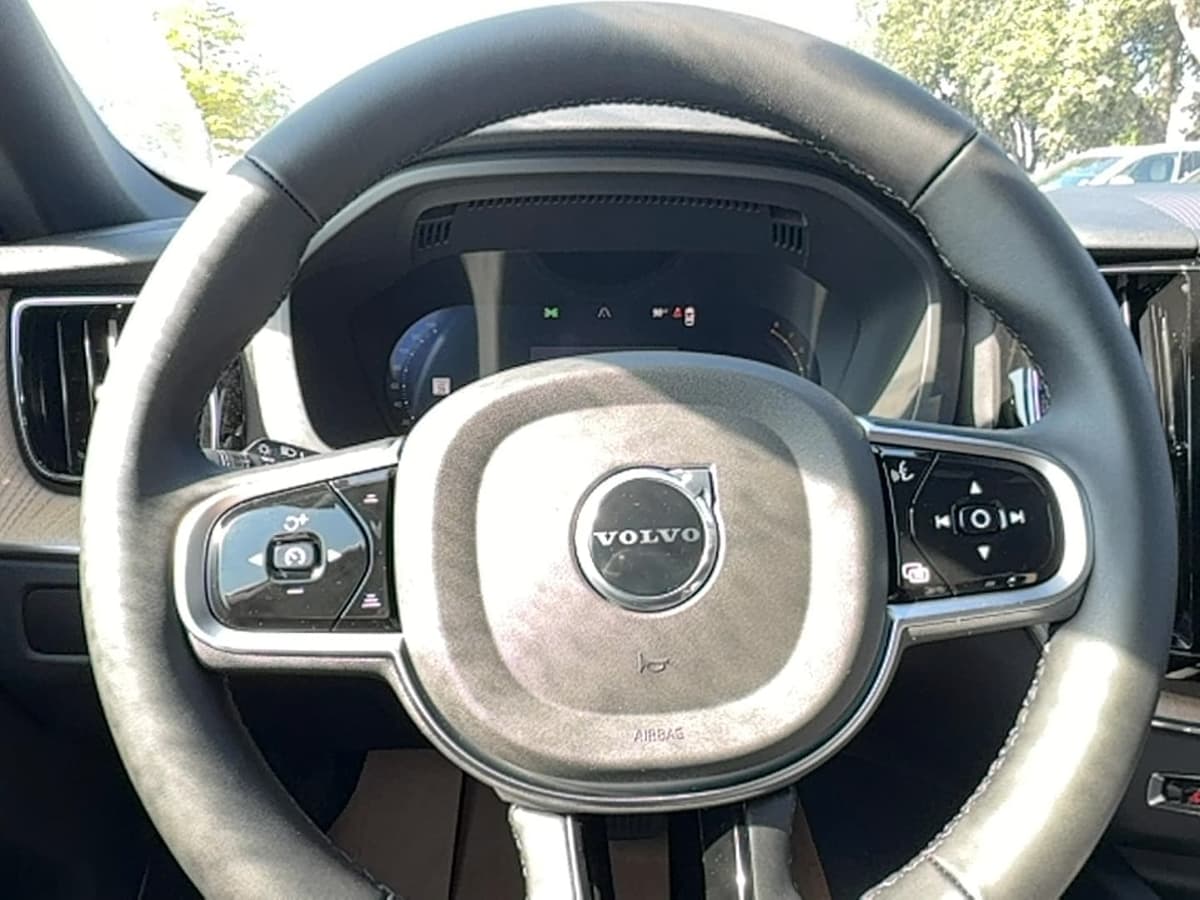 2026 Volvo XC60 - Image 17