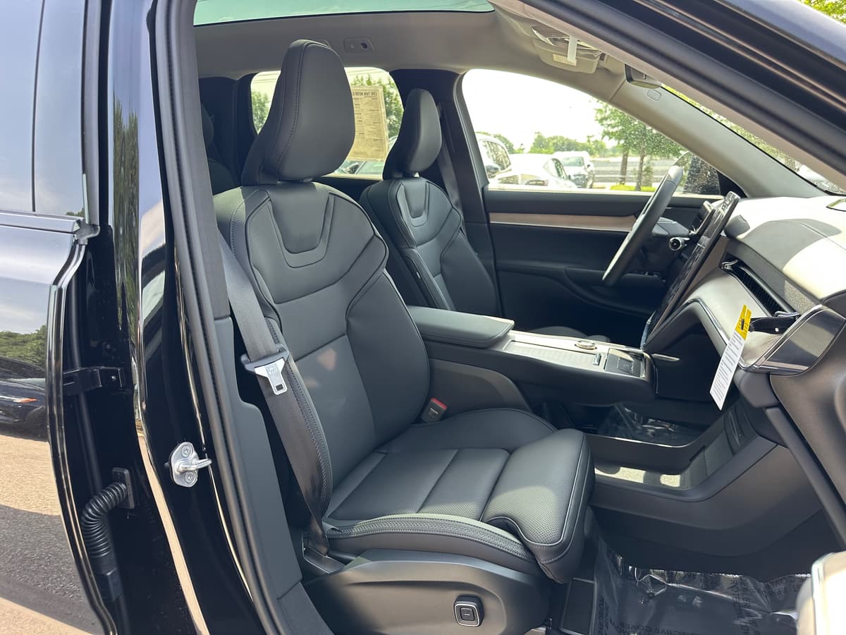 2025 Volvo EX90 - Image 7