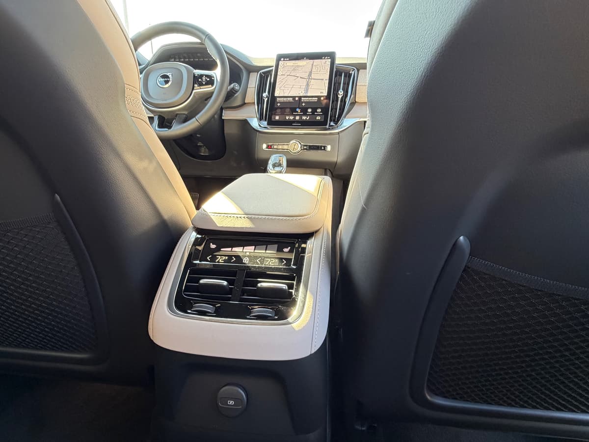 2026 Volvo XC90 plug-in hybrid - Image 11