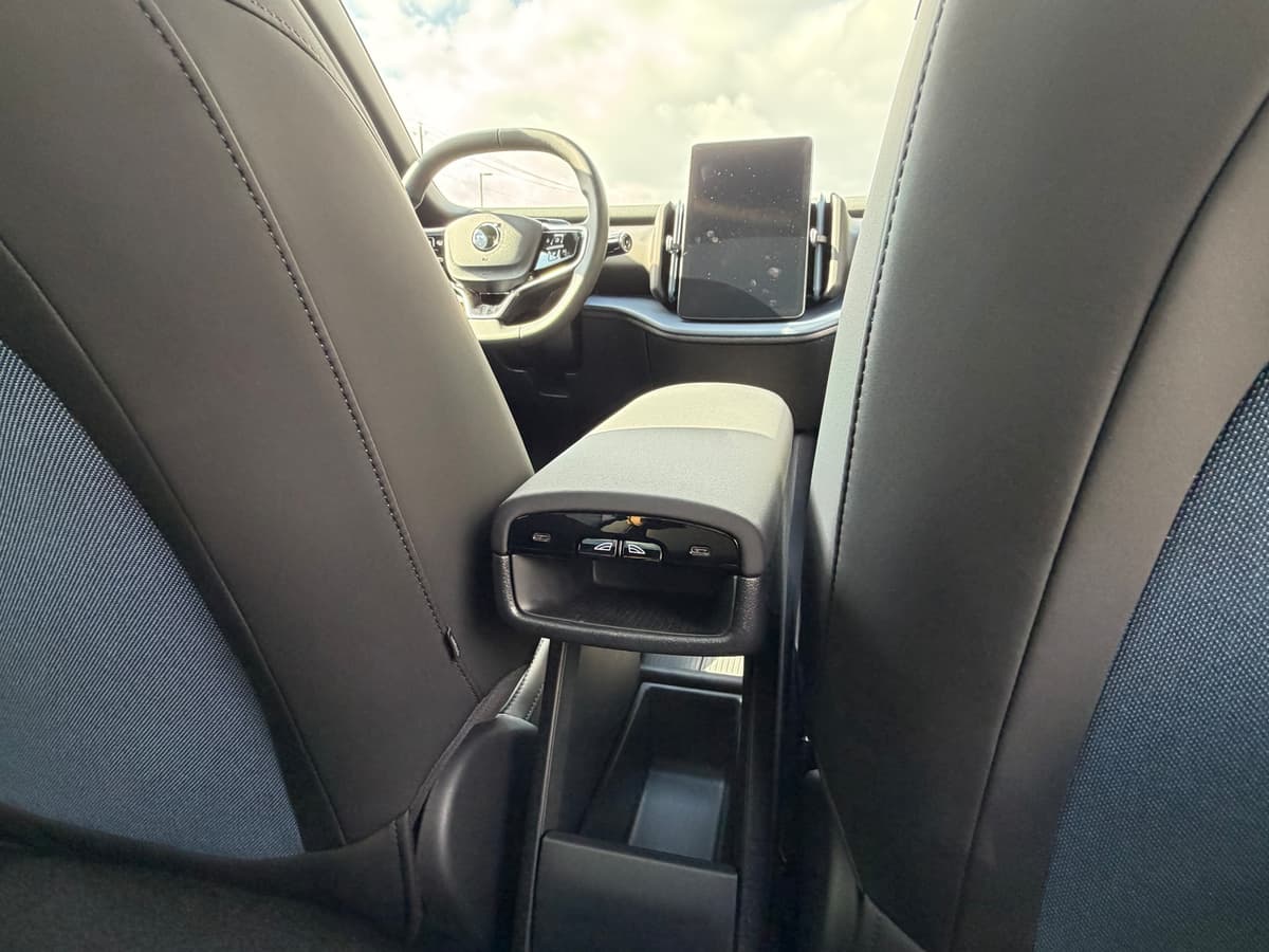 2026 Volvo EX30 - Image 11