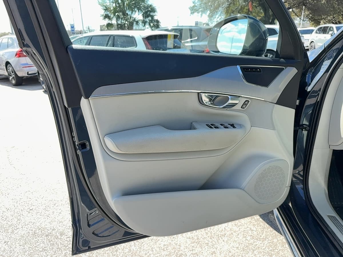 2021 Volvo XC90 - Image 8