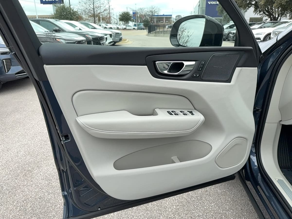 2026 Volvo XC60 - Image 11