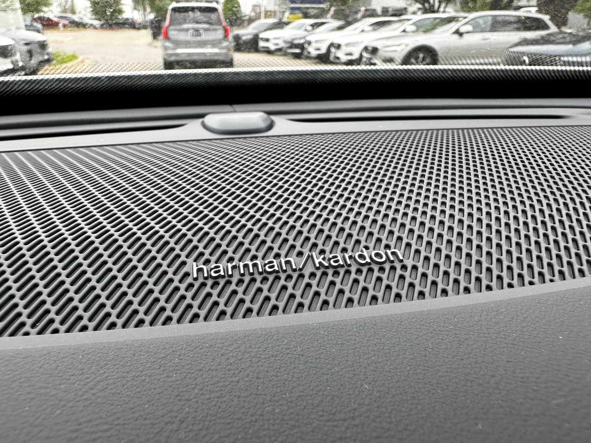 2025 Volvo XC90 plug-in hybrid - Image 15